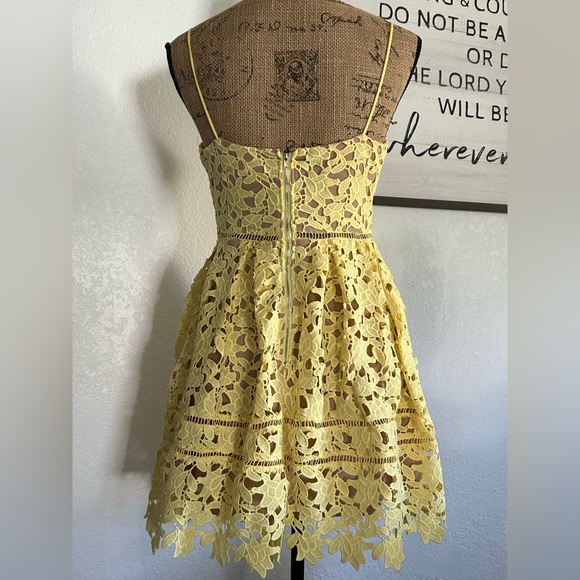 L'ATISTE Yellow Floral Lace Mini Dress - Picture 2 of 4